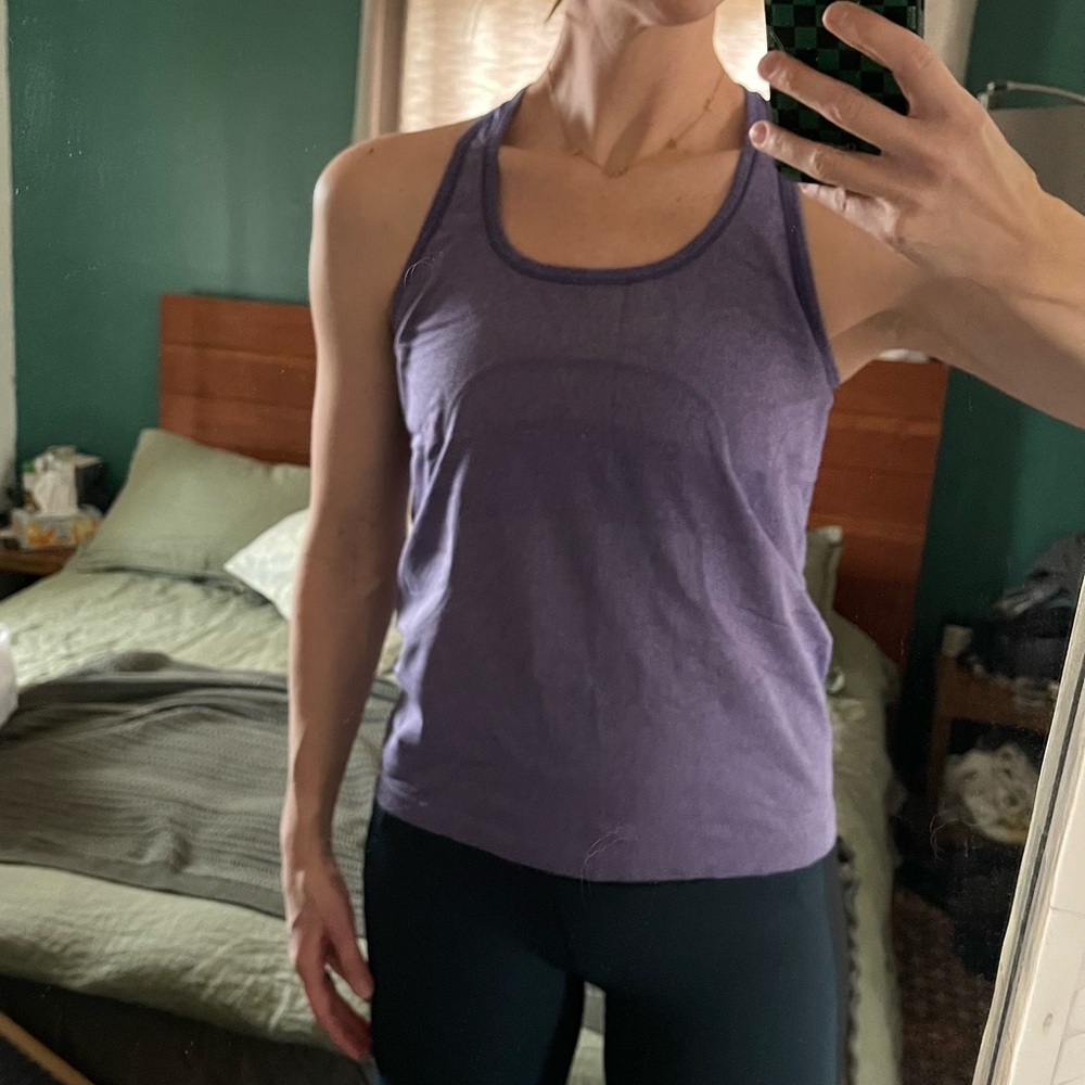 Lululemon Swiftly Tech Racerback Tank
Size 10
Race length 
Purple